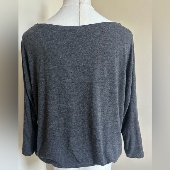 Gray Top - Medium - Picture 4 of 7
